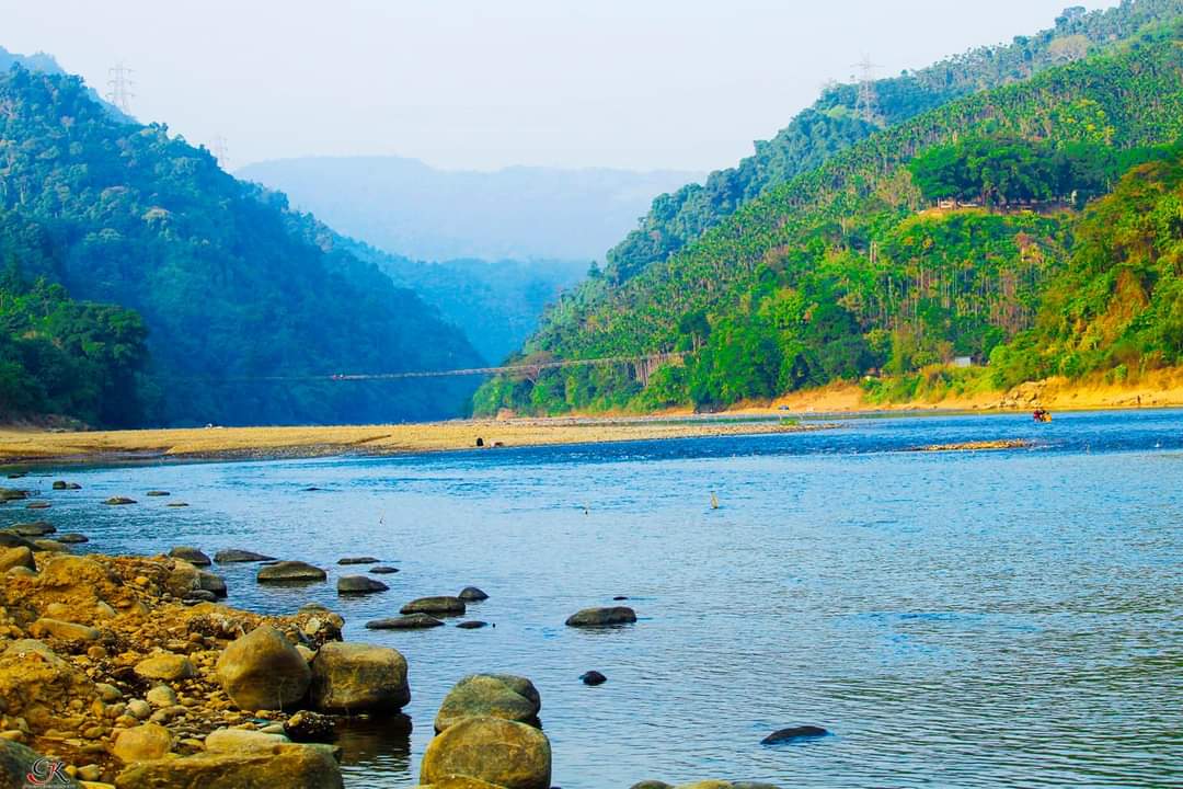 সিলেটের সৌন্দর্য প্রান জুড়ায়,সড়কের দুর্দশা ভীতি জোগায়